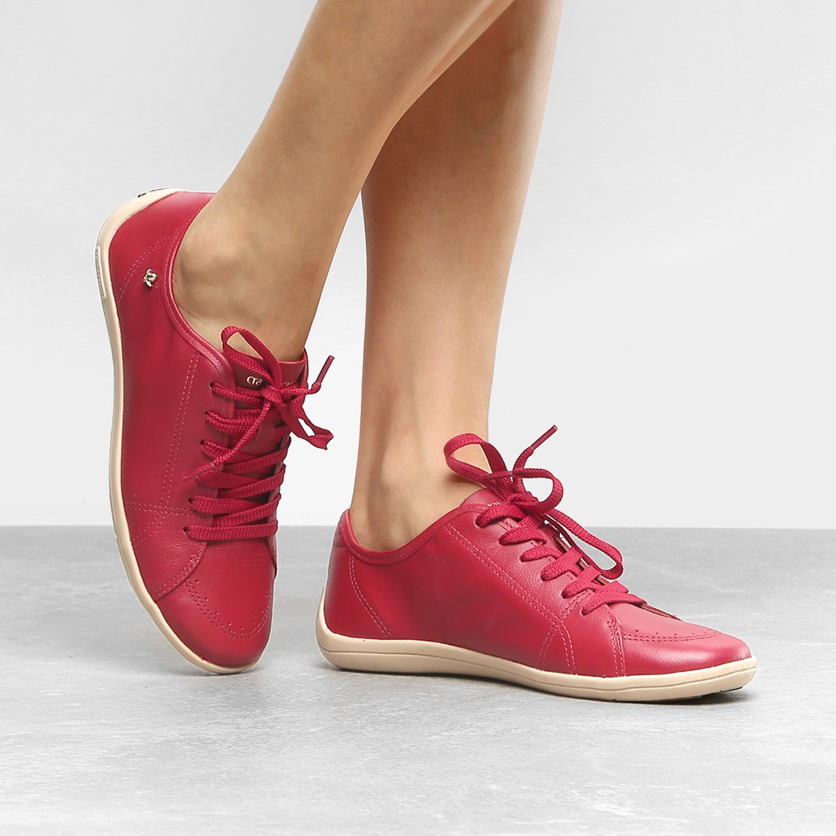 Tênis Couro Cravo \u0026 Canela Logo Metal Feminino - Vermelho | Zattini